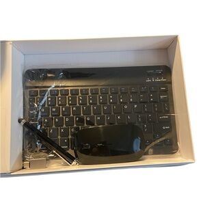 Wireless Black Keyboard and Mouse Set
